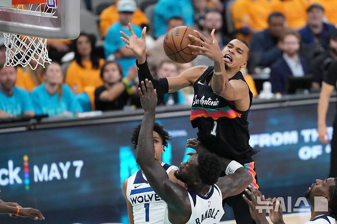 [샌안토니오=AP/뉴시스] 미국프로농구(NBA) 샌안토니오 스퍼스의 빅토르 웸반야마. 2026.05.04.