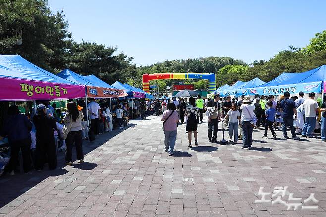 한국소리문화의전당 야외놀이마당에서 열린 어린이 대잔치 현장. 최화랑 기자