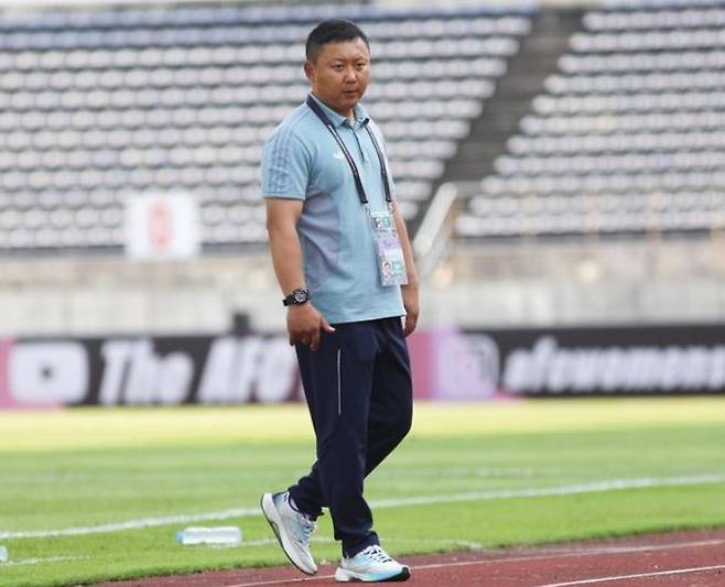 북한 내고향여자축구단이 수원서 개최될 AWCL 파이널 출전을 위해 17알 방한한다. 수원FC 위민과 20일 대회 4강전을 갖는다. 리유일 내고향 감독. 사진출처|AFC 홈페이지