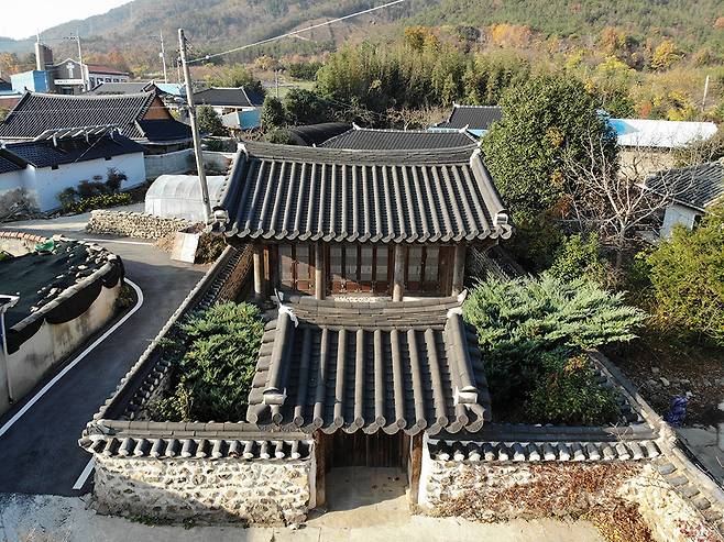 양득중의 영정을 모신 덕촌사
