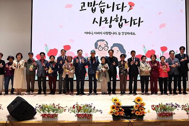 ▲ 대구 월배노인종합복지관이 6일 '효도잔치 음악회'를 개최하고 있다. 대구 달서구청