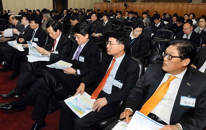 지난 2010년 12월 한국거래소 국제회의장에서 열린 코스닥시장 활성화 및 건전화를 위한 토론회 참석자들. 사진=한국경제