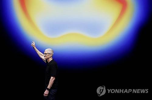 US-APPLE-UNVEILS-NEW-PRODUCTS-AT-ITS-HQ-IN-CUPERTINO[출처: 연합뉴스 자료 사진]