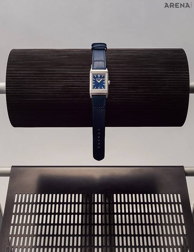 리베르소 트리뷰트 모노페이스 40.1×24.4mm 가격미정.