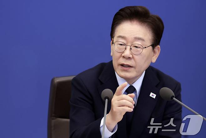 이재명 대통령이 6일 청와대에서 열린 제20회 국무회의 겸 제7차 비상경제점검회의에서 발언을 하고 있다. (청와대통신사진기자단) 2026.5.6 ⓒ 뉴스1 이재명 기자