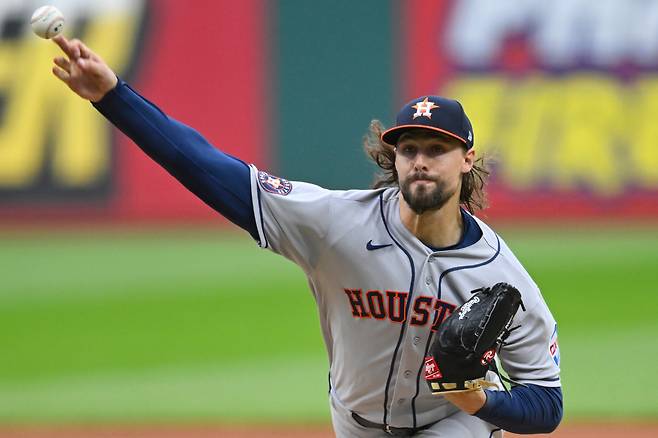 Houston Astros pitcher Ryan Weiss delivers in the first inning of a baseball game against the Cleveland Guardians in Cleveland, Tuesday, April 21, 2026. (AP Photo/David Richard)







<저작권자(c) 연합뉴스, 무단 전재-재배포, AI 학습 및 활용 금지>