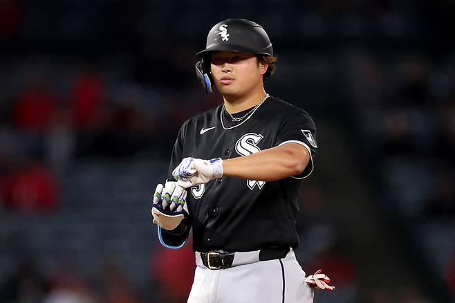 ANAHEIM, CALIFORNIA - MAY 04: Munetaka Murakami #5 of the Chicago White Sox reacts after hitting a double against the Los Angeles Angels during the sixth inning at Angel Stadium of Anaheim on May 04, 2026 in Anaheim, California.   Luke Hales/Getty Images/AFP (Photo by Luke Hales / GETTY IMAGES NORTH AMERICA / Getty Images via AFP)







<저작권자(c) 연합뉴스, 무단 전재-재배포, AI 학습 및 활용 금지>