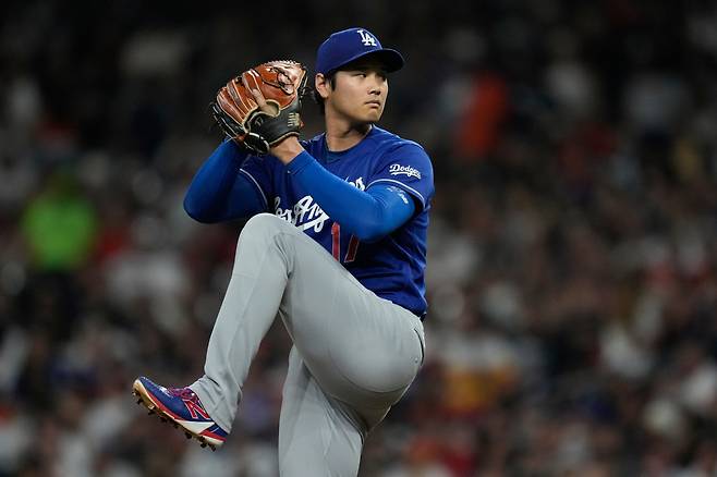Los Angeles Dodgers starting pitcher Shohei Ohtani throws during the second inning of a baseball game against the Houston Astros in Houston, Tuesday, May 5, 2026. (AP Photo/Ashley Landis)







<저작권자(c) 연합뉴스, 무단 전재-재배포, AI 학습 및 활용 금지>