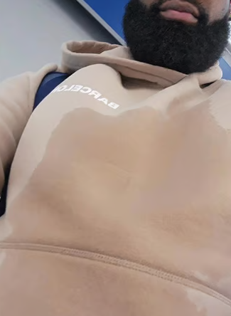 미국의 유나이티드항공 여객기 안에서 비행 중 천장에서 알 수 없는 액체가 흘러내려 승객이 온몸이 젖는 당황스러운 사건이 발생했다. 사진=케빈 글로버 인스타그램