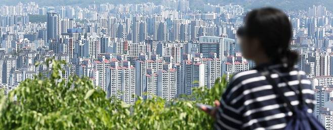 26일 서울 남산에서 바라본 전경. 연합뉴스