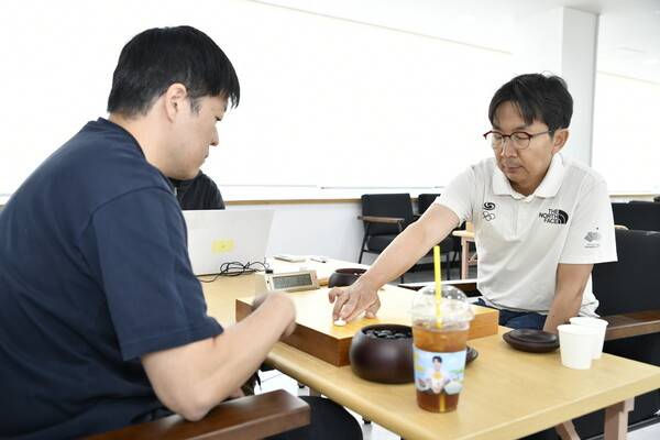 목진석 9단(오른쪽). 한국기원 제공
