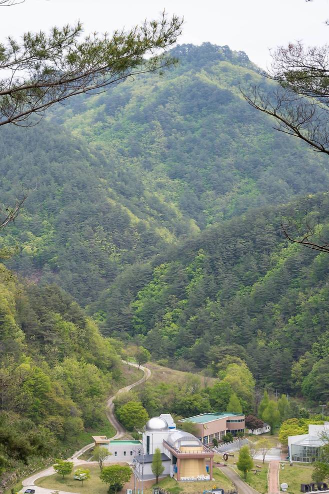 첩첩산중에 있는 영양국제밤하늘보호공원 반딧불이천문대.