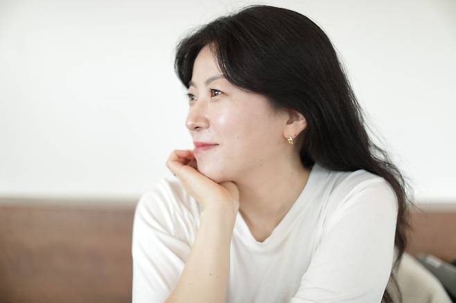 2015년 활동을 시작해 어느덧 다섯 번째 시집을 낸 김복희 시인. 사진 현대문학