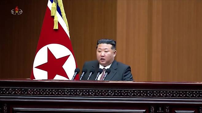 김정은 북한 국무위원장이 지난 3월 23일 최고인민회의 제15기 제1차회의에서 시정연설을 하는 모습. 조선중앙TV 캡처, 연합뉴스