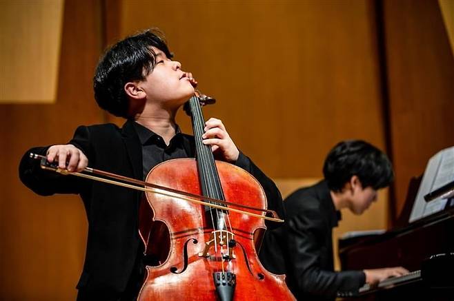 2021년 금호영재오프닝콘서트 무대에 선 첼리스트 한재민과 그의 단짝인 피아니스트 임윤찬./사진=금호문화재단