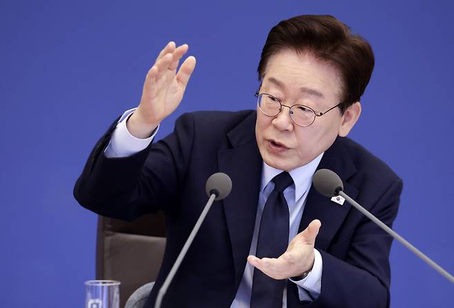 이재명 대통령이 6일 청와대에서 열린 국무회의 겸 비상경제점검회의에서 발언하고 있다. 연합뉴스