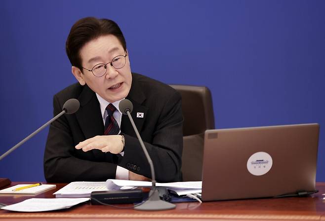 이재명 대통령이 2월24일 청와대에서 열린 국무회의에서 발언하고 있다. ⓒ 연합뉴스