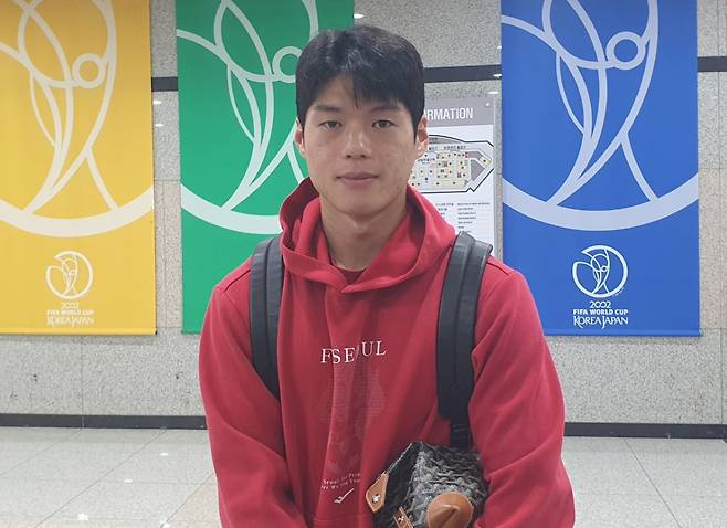 최준이 지난 5일 서울월드컵경기장에서 열린 FC서울 대 FC안양의 '2026 하나은행 K리그1' 12라운드 후 믹스트존에서 포즈를 취하고 있다. /사진=박재호 기자