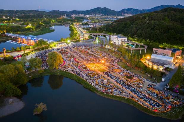 1만5000개 촛불이 밝힌 순천만국가정원 '캔들라이트 콘서트' 현장 전경. 순천시 제공