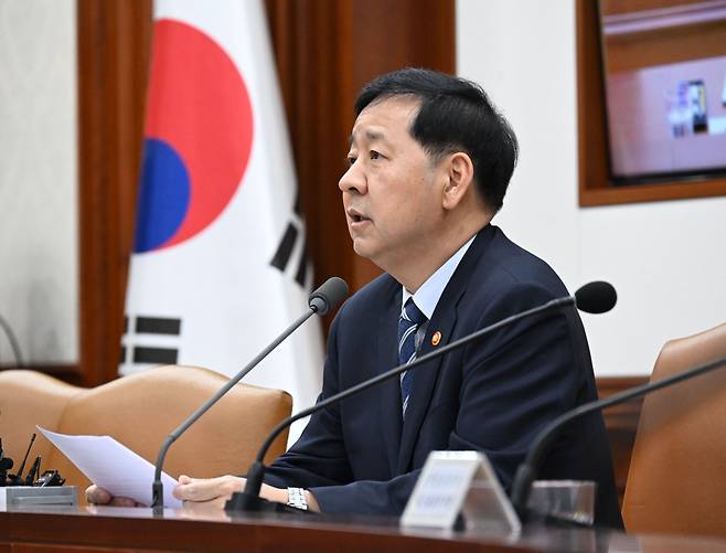 구윤철 부총리 겸 재정경제부 장관이 4월 30일 서울 종로구 정부서울청사에서 열린 '비상경제본부회의 겸 경제관계장관회의 겸 대외경제장관회의'를 주재, 모두발언을 하고 있다.(재정경제부)