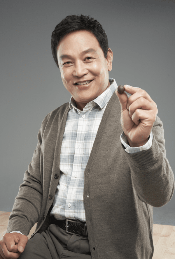 '광동 침향환 프리미엄' 전속 모델 배우 김영철.