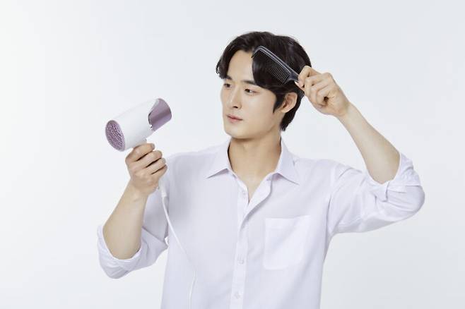 자신의 얼굴 비율과 추구미에 맞춰 셀프 스타일링 할 때 순록처럼 일상 속 다양한 이미지 연출이 가능하다. 사진=클립아트코리아