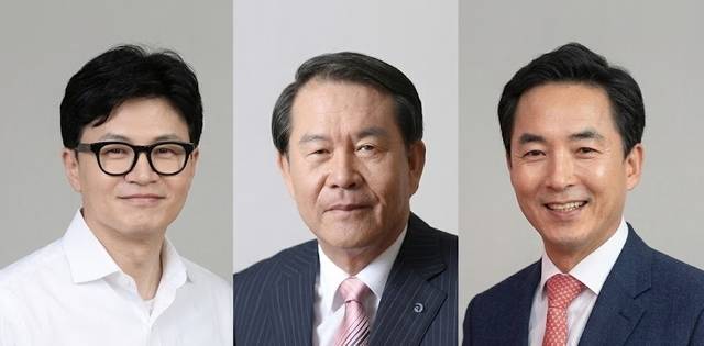 부산 북구갑 보궐선거에 출마한 한동훈 무소속 후보(왼쪽부터), 한 후보의 후원회장을 맡은 정형근 전 의원, 박민식 국민의힘 후보. 디지털타임스
