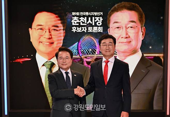 ▲ 강원도민일보와 춘천MBC가 공동 주관한 춘천시장 후보자 초청 토론회가 7일 오후 춘천MBC에서 육동한(사진 왼쪽) 더불어민주당 춘천시장 후보와 정광열 국민의힘 후보가 참석한 가운데 열렸다. 서영 기자