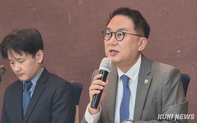 박근태 대한개원의협의회장이 기자회견에서 발언하고 있다. 이찬종 기자