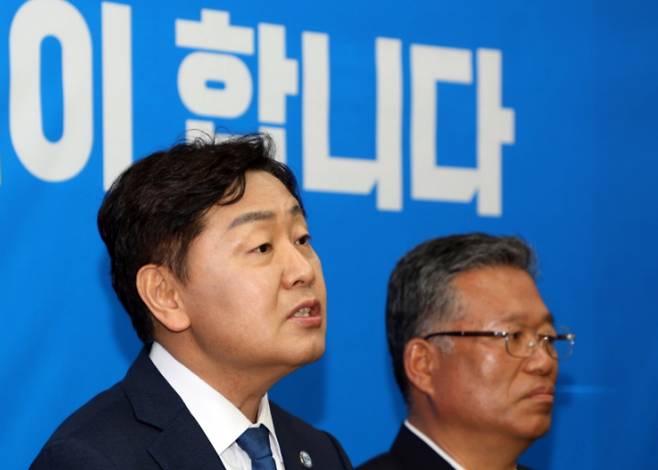전북특별자치도 재선에 도전장을 던진 김관영 후보가 7일 전북도의회 브리핑룸에서 입장을 밝히고 있다. [연합]