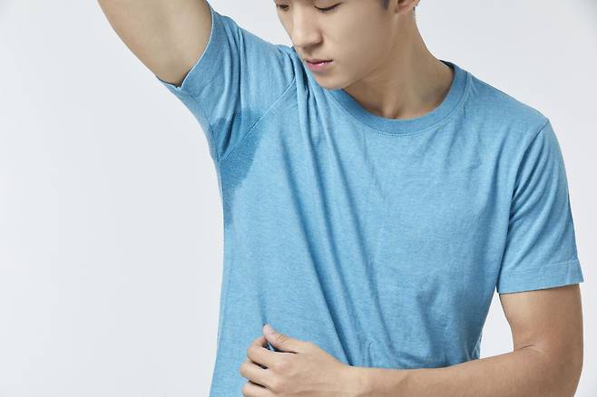 전체 인구의 최대 4.6%에서 발생하는 것으로 추정되는 다한증은 단순한 불편함을 넘어 대인관계와 직장생활, 정신건강까지 흔드는 질환이다. 클립아트코리아