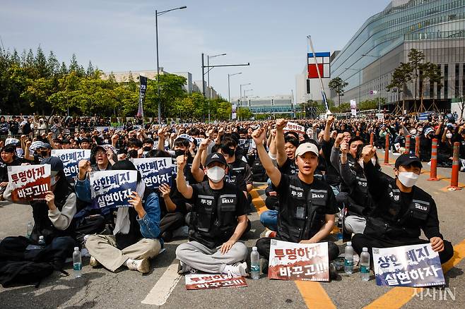 4월23일 경기도 평택시 삼성전자 평택캠퍼스 앞에서 삼성전자 노동조합 공동투쟁본부가 ‘투명하게 바꾸고, 상한폐지 실현하자-4/23 투쟁 결의대회’를 열었다. ⓒ김흥구