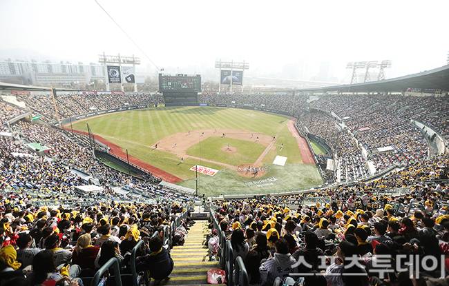 2026 KBO리그 개막전이 열린 서울 잠실야구장 / 사진=DB