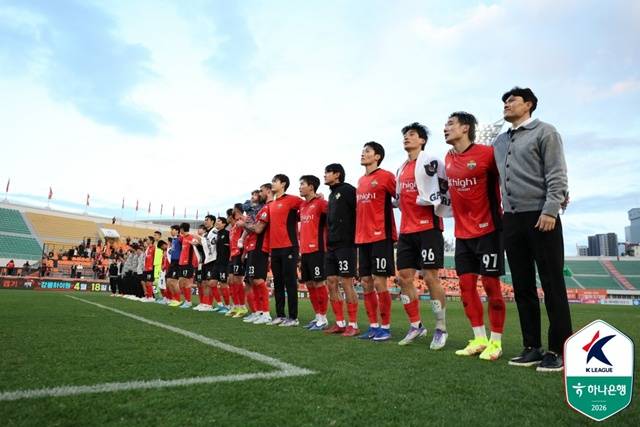 강원FC 선수단. /사진=한국프로축구연맹 제공