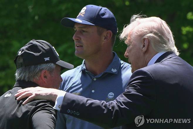 브라이슨 디섐보(가운데) [AP=연합뉴스. 자료 사진]