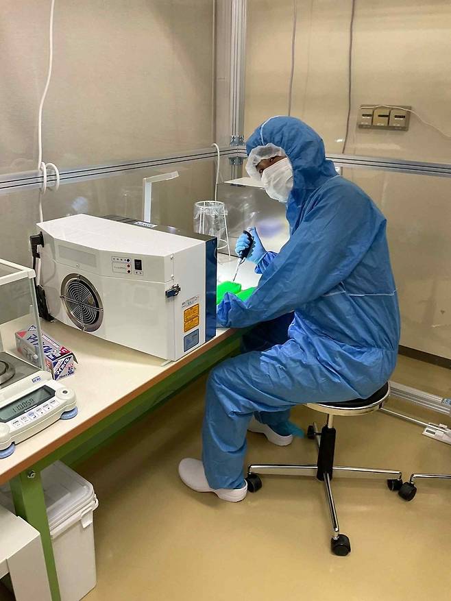 고대 개 DNA 분석 모습 2024년 일본 종합연구대학원대학 통합진화과학연구센터 내 실험실 모습 [국립가야문화유산연구소 제공. 재판매 및 DB 금지]