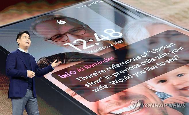 홍범식 LG유플러스 대표, MWC2026 기조연설 (서울=연합뉴스) 홍범식 LG유플러스 대표가 2일(현지시간) 스페인 바르셀로나 피라 그란 비아 전시장에서 열린 '모바일 월드 콩그레스(MWC)2026'에서 기조연설 하고 있다. 2026.3.3 [사진공동취재단] photo@yna.co.kr