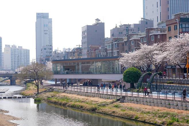 우이천 수변활력거점 '재간정' [강북구 제공. 재판매 및 DB 금지]