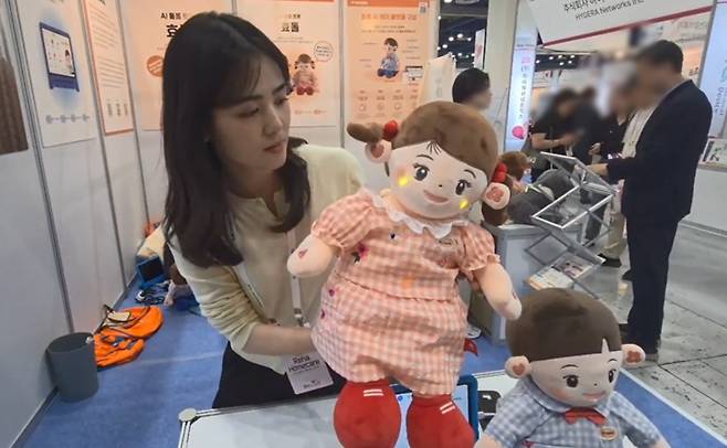 독거노인의 외로움과 고립감을 해소하기 위해 사용되고 있는 AI 돌봄 로봇 '효돌이'의 모습이다. / 사진=이민지 기자