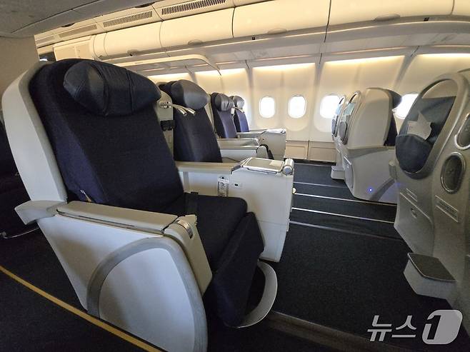 6일 도쿄에서 출발해 인천으로 향하는 파라타항공 A330-200 항공기 비즈니스 스마트석에서 촬영한 비즈니스 스마트석의 모습. 2026.5.6/뉴스1 김성식 기자