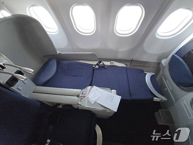 6일 도쿄에서 출발해 인천으로 향하는 파라타항공 A330-200 항공기 비즈니스 스마트석에서 촬영한 비즈니스 스마트석의 모습. 2026.5.6/뉴스1 김성식 기자