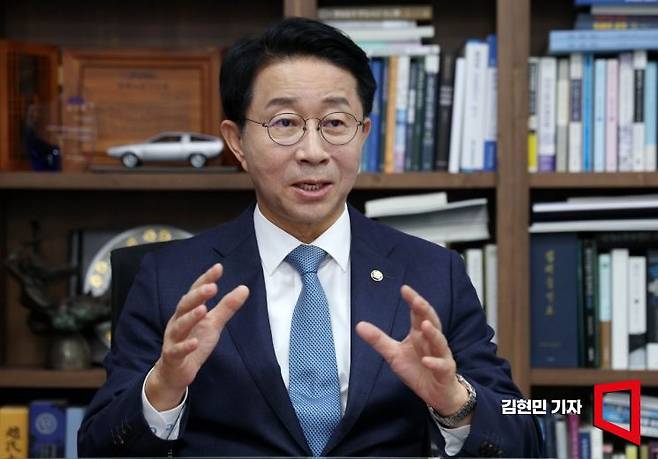 22대 국회 후반기 국회의장에 출마한 조정식 더불어민주당 의원이 아시아경제와 인터뷰하고 있다. 2026.5.7 김현민 기자