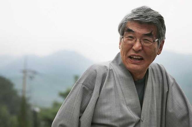 시인 김지하. ‘생명학’을 화두로 삼은 시인은 생전에 풍수에 관심을 뒀다./조선일보 DB