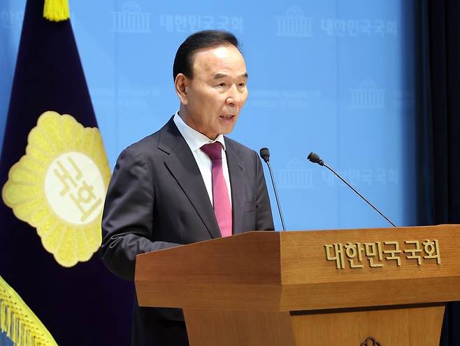 국민의힘 박덕흠 의원이 8일 국회 소통관에서 22대 국회 후반기 국회부의장 출마 기자회견을 하고 있다. 연합뉴스