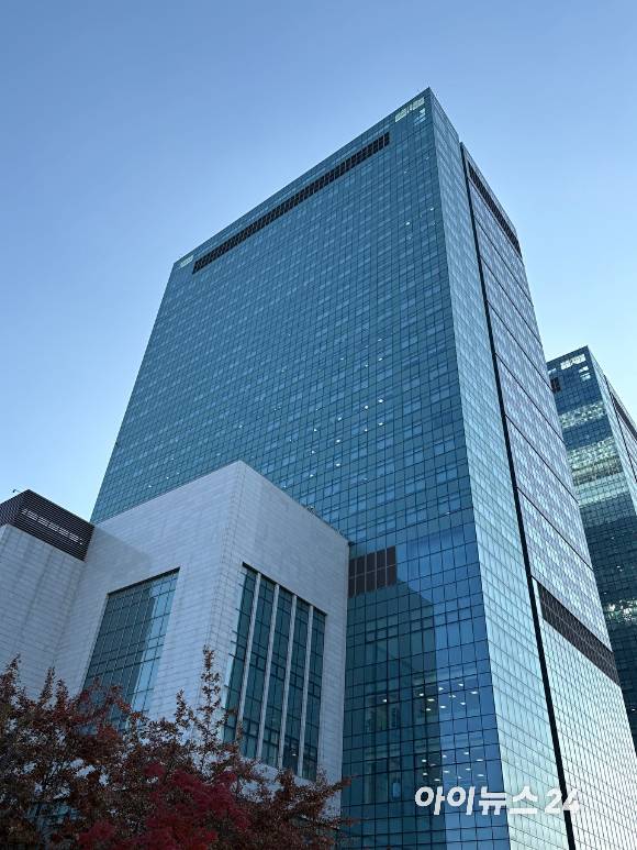 삼성전자 반도체(DS)부문 부품연구동 'DSR 타워' 전경 [사진=권서아 기자]