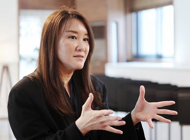 서울 서초구 세실리아하우스에서 클라라 민 뉴욕 콘서트 아티스트 앤드 어소시에이츠(NYCA) 예술감독이 아르떼와 인터뷰하고 있다. 이솔 기자.