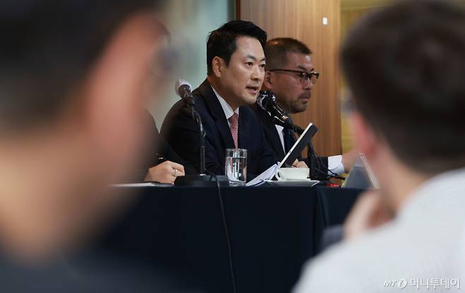 (서울=뉴스1) 국회사진기자단 = 장동혁 국민의힘 대표가 8일 오후 서울 중구 프레스센터에서 열린 서울외신기자클럽 초청 간담회에서 모두발언을 하고 있다. 2026.5.8/뉴스1 Copyright (C) 뉴스1. All rights reserved. 무단 전재 및 재배포, AI학습 이용 금지. /사진=(서울=뉴스1) 국회사진기자단