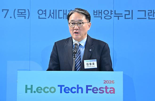 김용호 연세대학교 행정·대외부총장이 7일 오후 서울 서대문구 연세대학교 백양누리 그랜드볼룸에서 열린 H.eco Tech Festa 2026에서 축사를 하고 있다. 임세준 기자