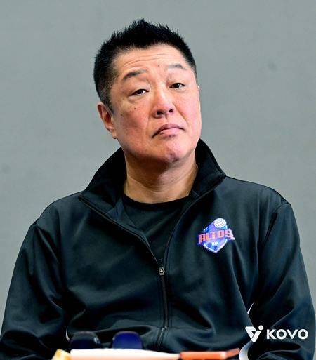 [서울=뉴시스]여자배구 기업은행 마나베 감독. (사진=KOVO 제공)