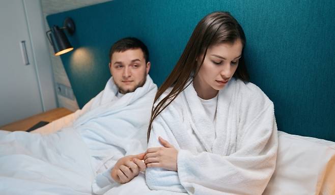 최근 성관계 경험을 긍정적으로 평가한 응답은 높았지만, 성생활 전반의 만족도는 절반 수준에 그쳤다는 연구 결과가 나왔다. 사진은 기사 내용과 직접 관련 없음. 123RF